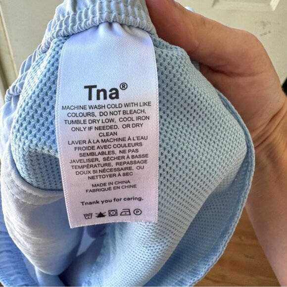 Aritzia TNA Big Easy 5” Short - Picture 4 of 6